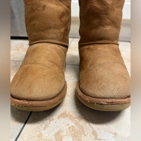 UGG Classic Brown Sheepskin Boots - Picture 4 of 14